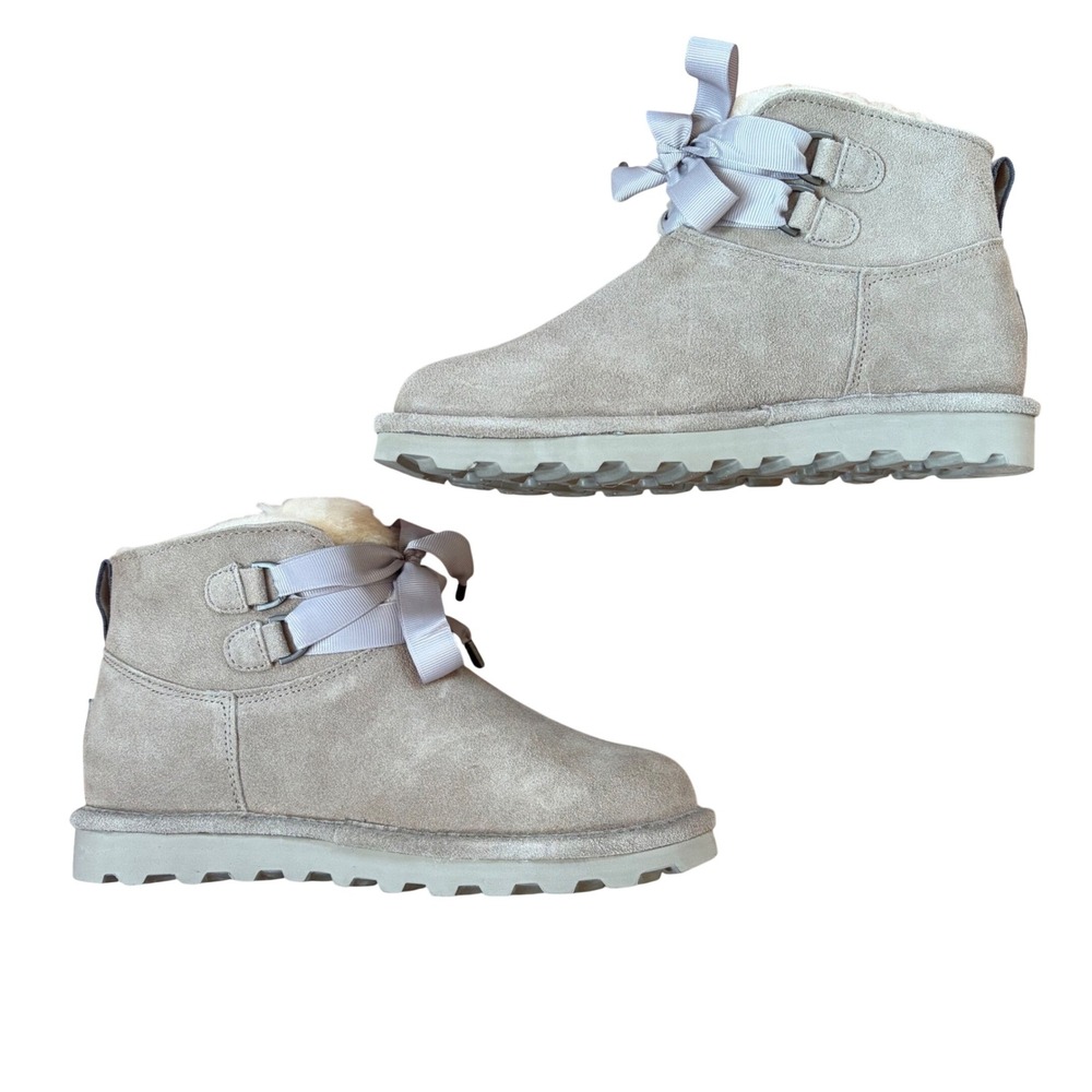 NEW IN BOX Bearpaw Jessica Suede Ankle Boots Ribbon Bow Beige Shearling Size 8